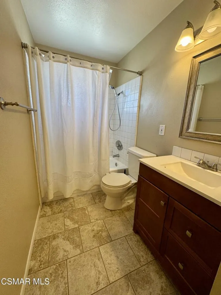 2014 Avenida Placida 4, Simi Valley, California 93063 home-pic-7