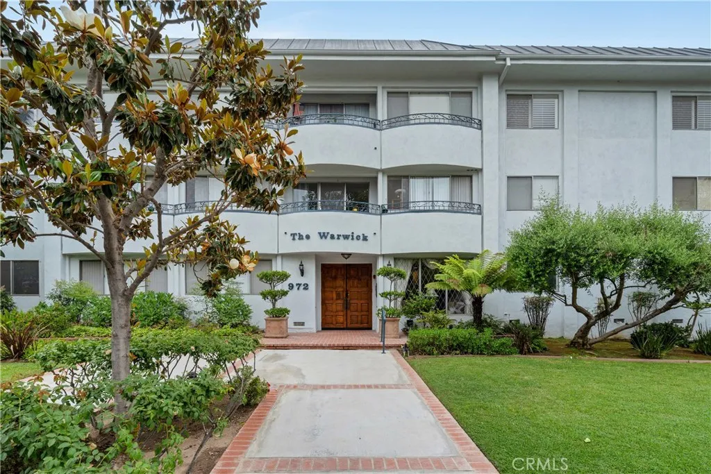 972 E California Boulevard 309, Pasadena, California 91106, 2 Bedrooms Bedrooms, ,2 BathroomsBathrooms,Residential,For Sale,California,WS25189260