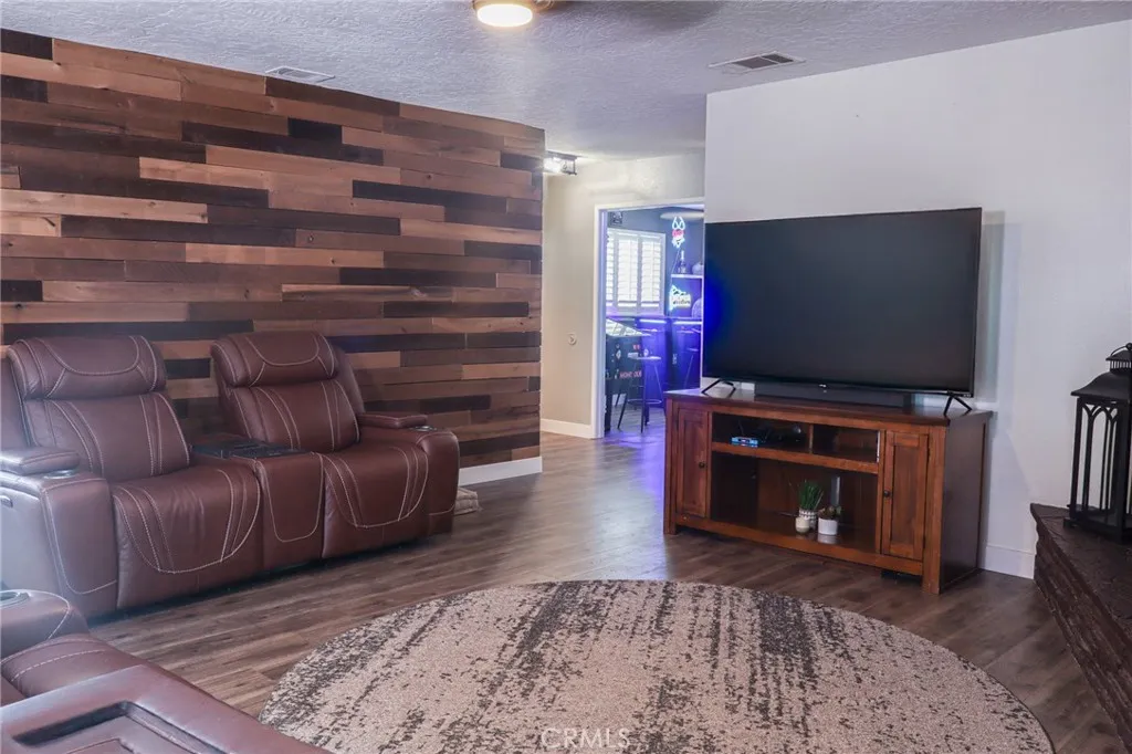 16027 Mandan Road, Apple Valley, California 92307 home-pic-7
