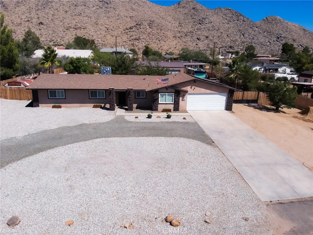 16027 Mandan Road, Apple Valley, California 92307 home-pic-2