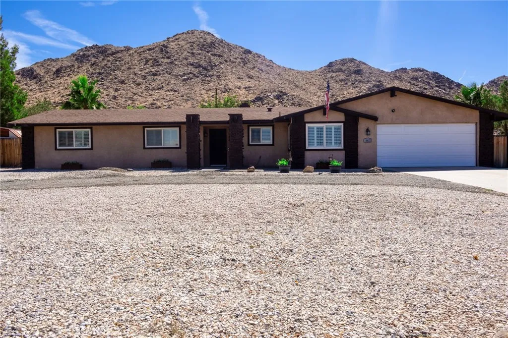 16027 Mandan Road, Apple Valley, California 92307 home-pic-0