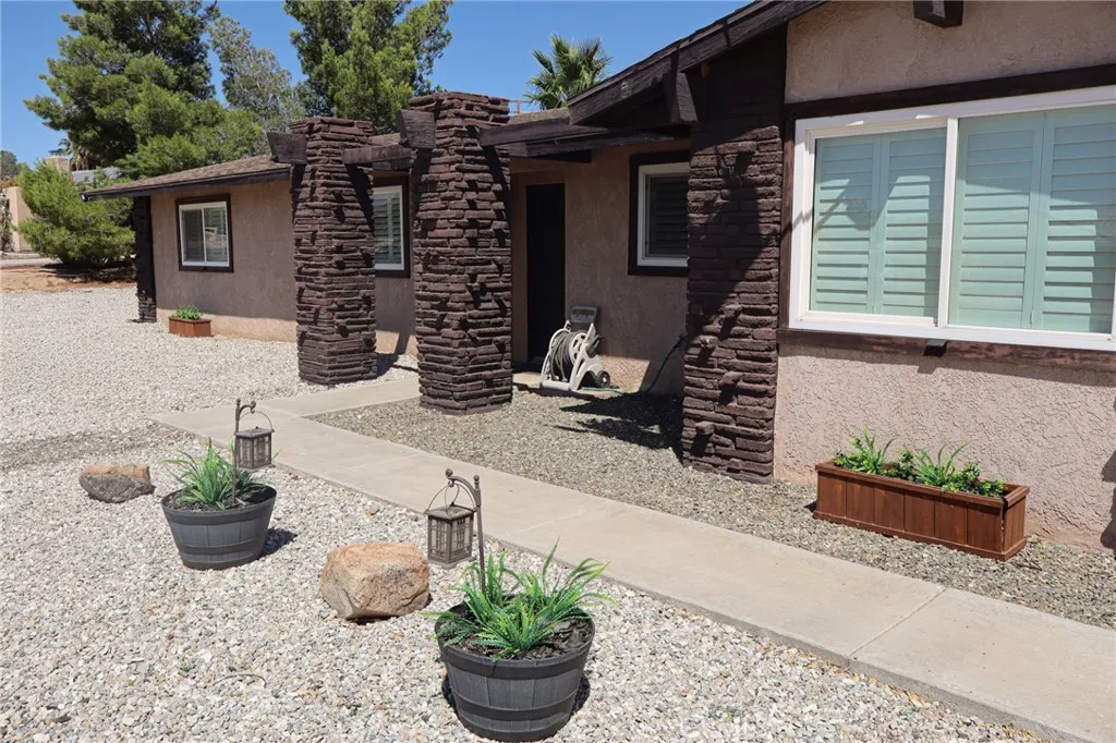 16027 Mandan Road, Apple Valley, California 92307 home-pic-4
