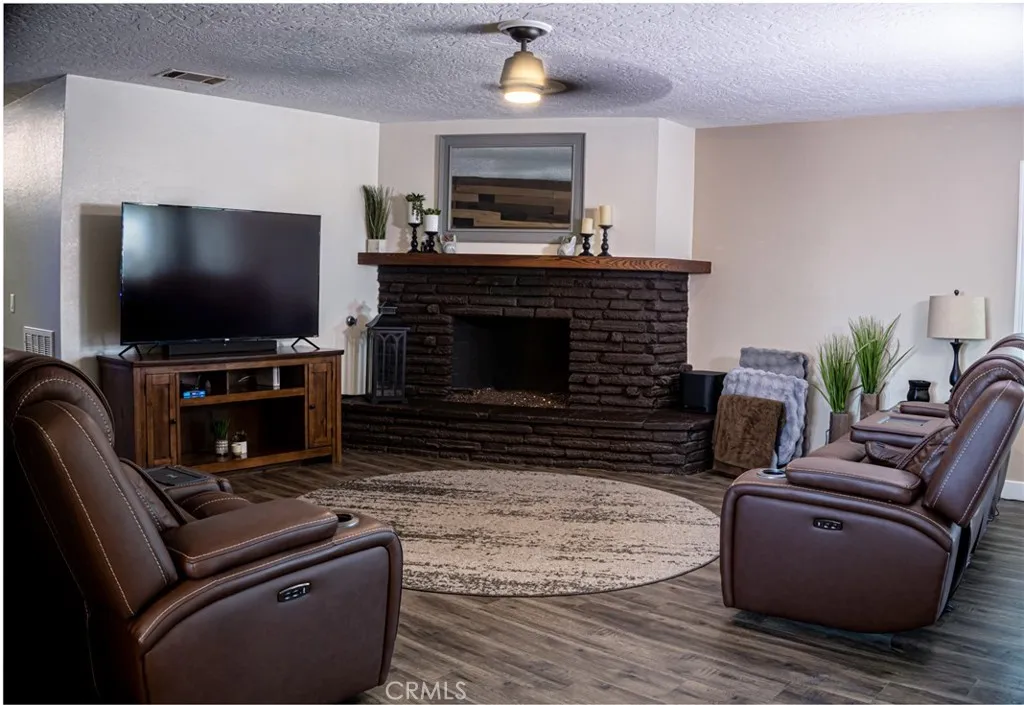 16027 Mandan Road, Apple Valley, California 92307 home-pic-3