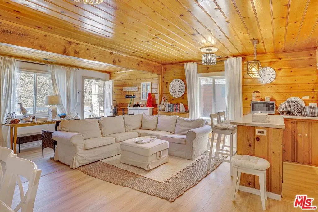 2337 Lookout Drive, Running Springs, California 92382 home-pic-9