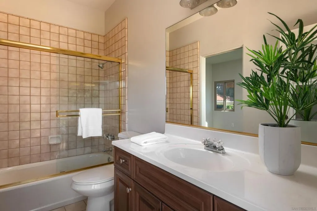 30343 Calle La Reina, Bonsall, California 92003 home-pic-45