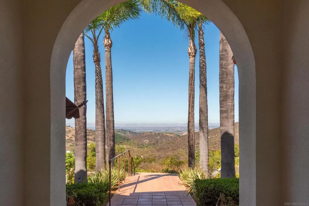 30343 Calle La Reina, Bonsall, California 92003 home-pic-6