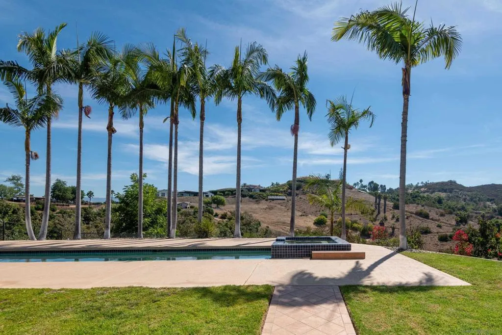 30343 Calle La Reina, Bonsall, California 92003 home-pic-28