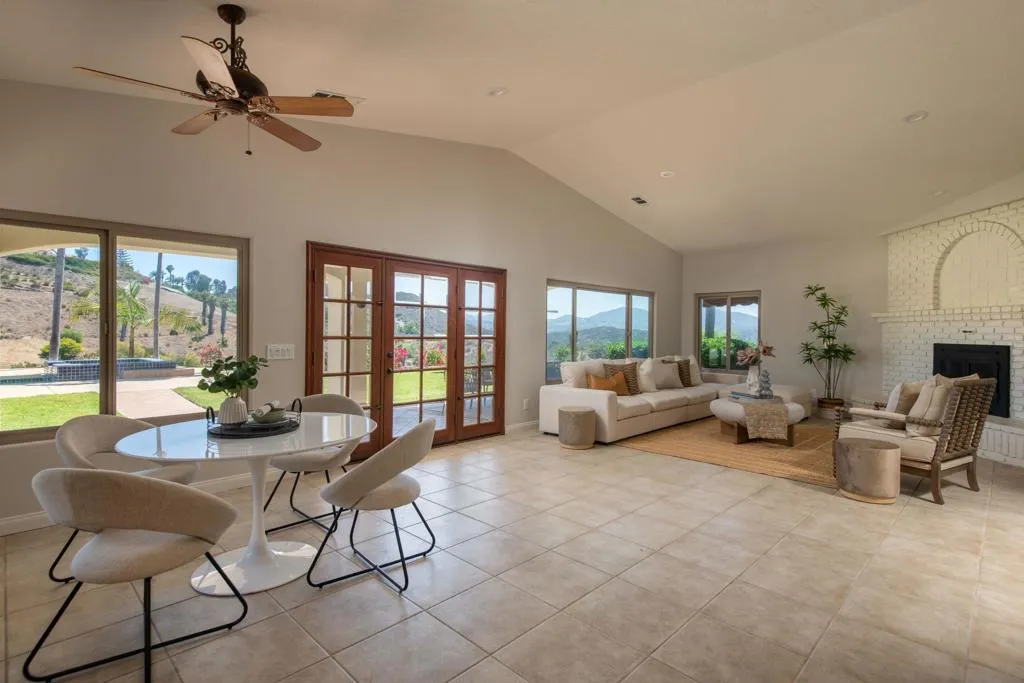 30343 Calle La Reina, Bonsall, California 92003 home-pic-12