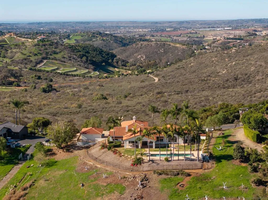 30343 Calle La Reina, Bonsall, California 92003 home-pic-60