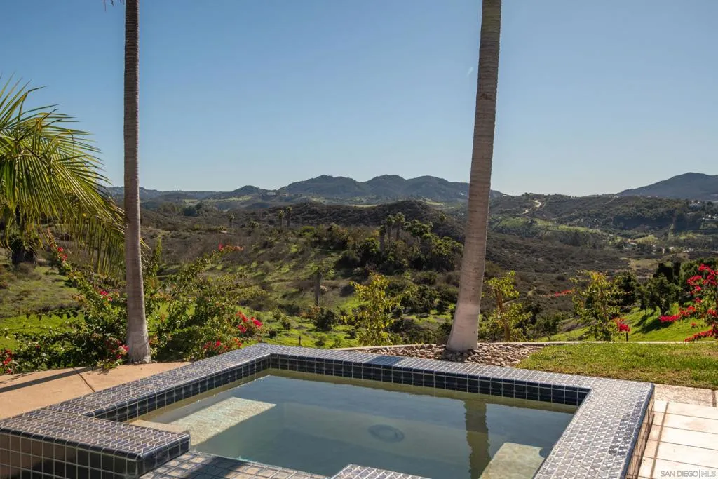 30343 Calle La Reina, Bonsall, California 92003 home-pic-32