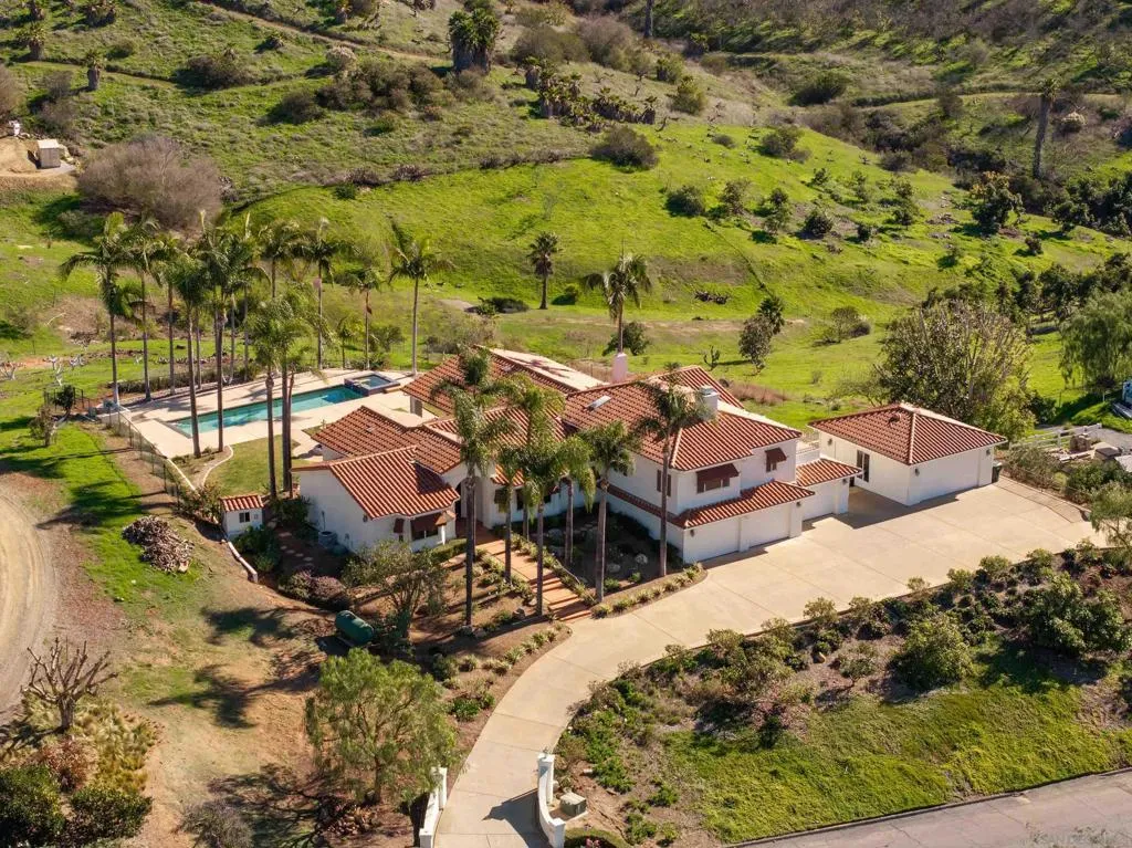 30343 Calle La Reina, Bonsall, California 92003 home-pic-33