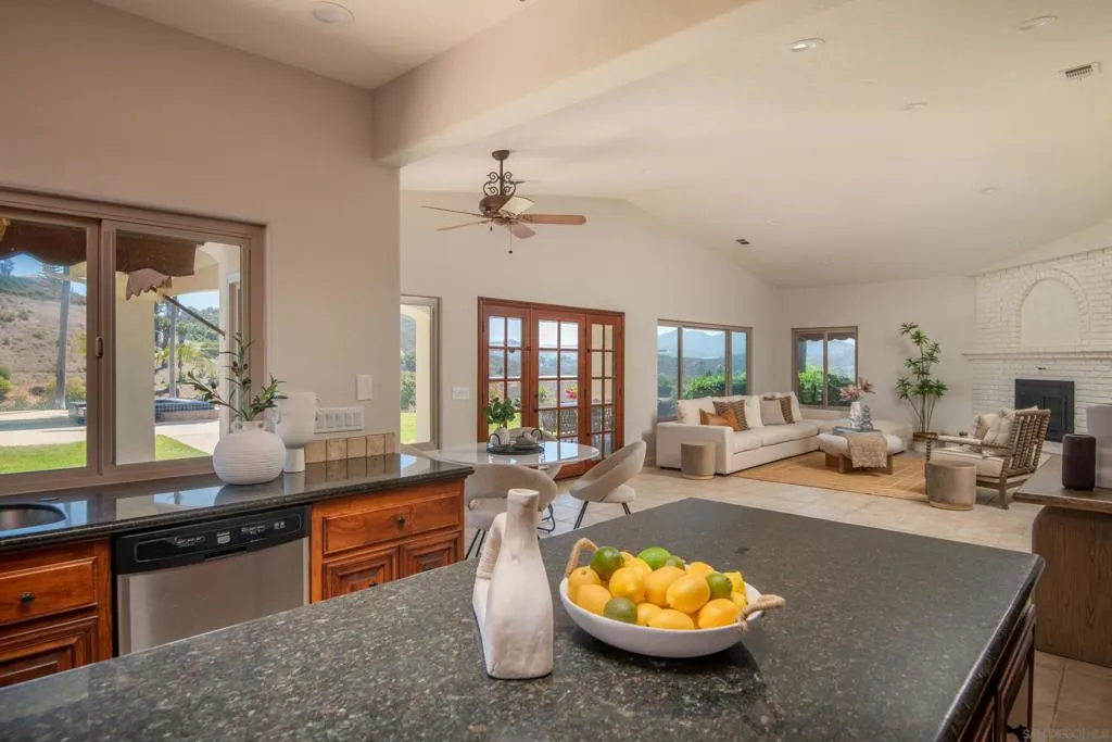 30343 Calle La Reina, Bonsall, California 92003 home-pic-8
