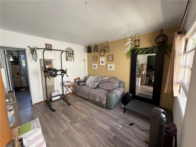 2118 1/2 Living Room