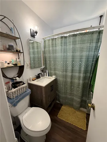 2118 1/2 Bathroom
