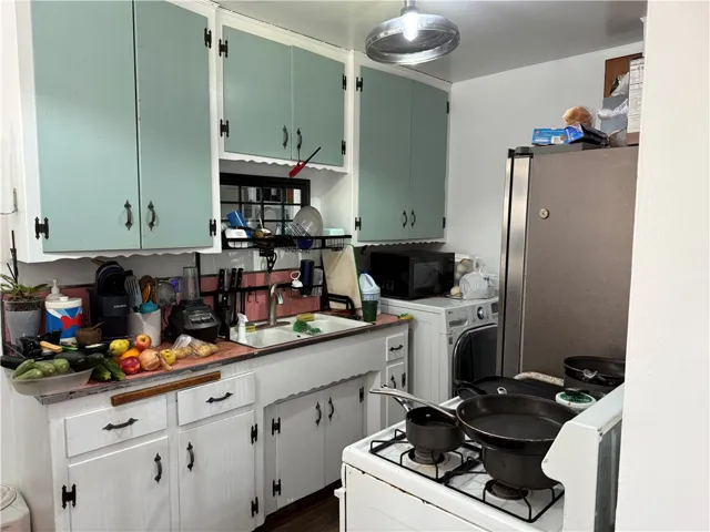 2118 1/2 Kitchen