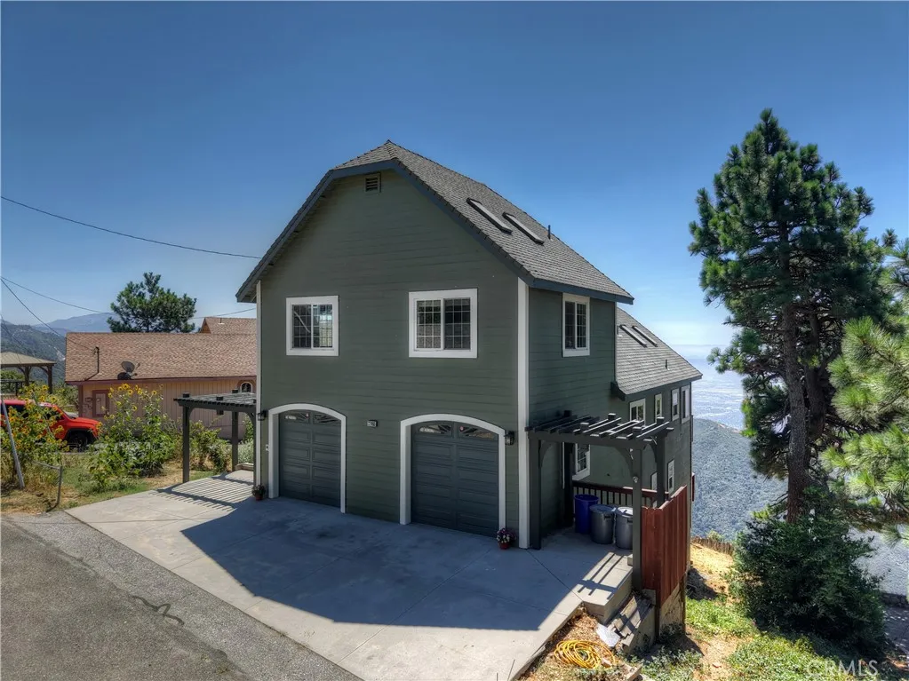 22665 Valley View Drive, Crestline, California 92325 home-pic-1