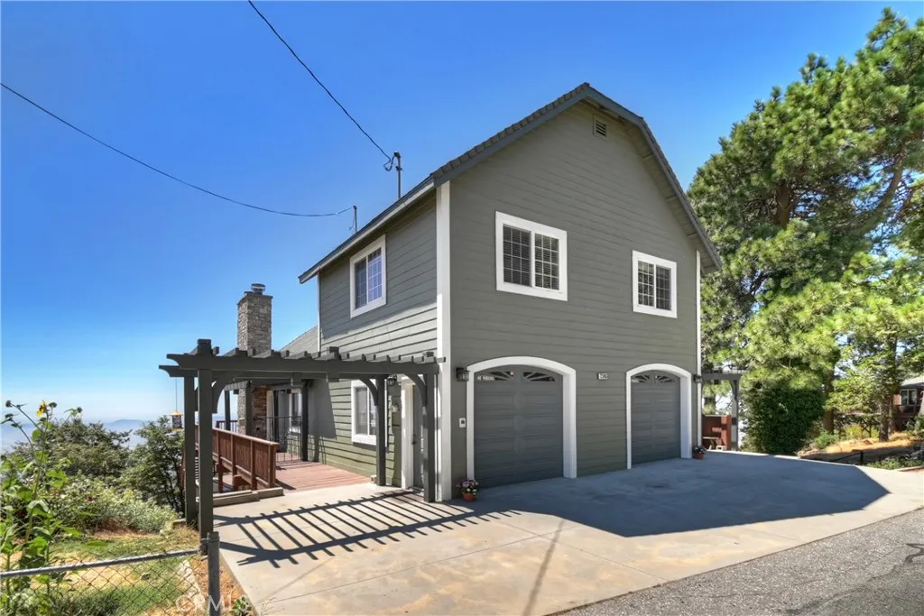 22665 Valley View Drive, Crestline, California 92325 home-pic-2