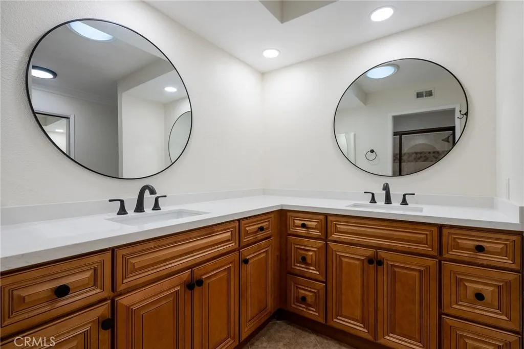 510 Via Zapata, Riverside, California 92507 home-pic-24