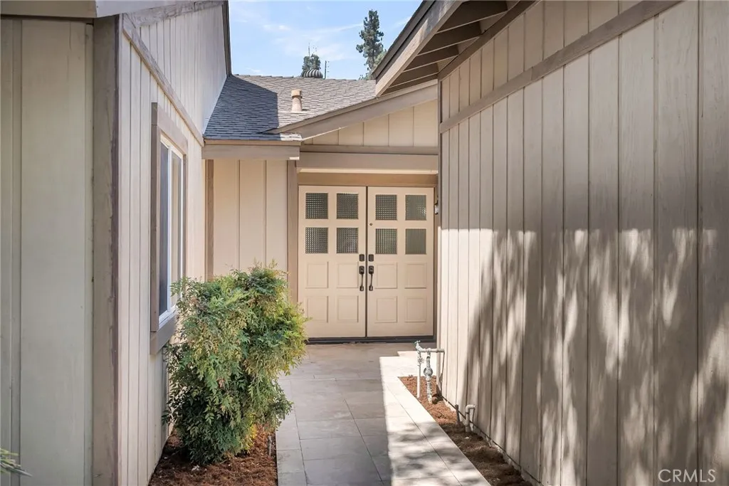 510 Via Zapata, Riverside, California 92507 home-pic-2