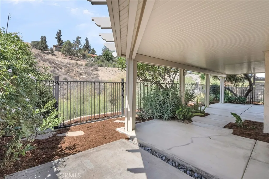 510 Via Zapata, Riverside, California 92507 home-pic-37