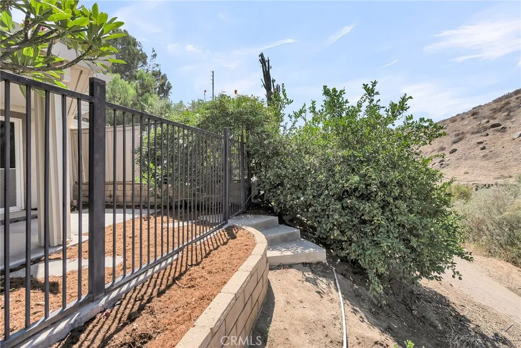 510 Via Zapata, Riverside, California 92507 home-pic-35