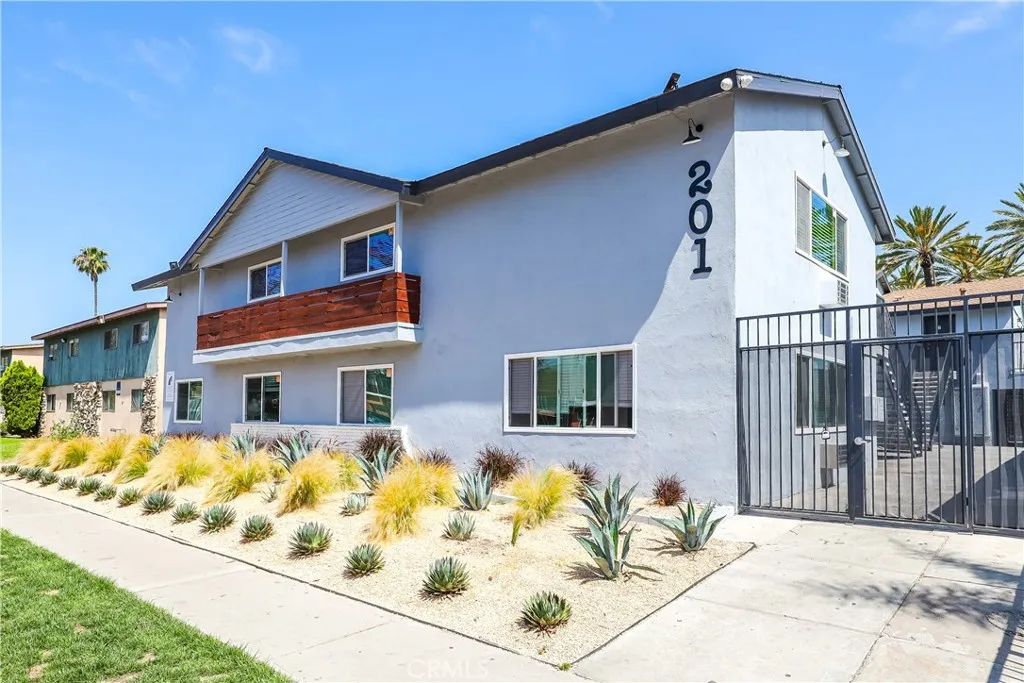 201 E Wakefield Avenue, Anaheim, California 92802, ,Residential Income,For Sale,Wakefield,PW25189419