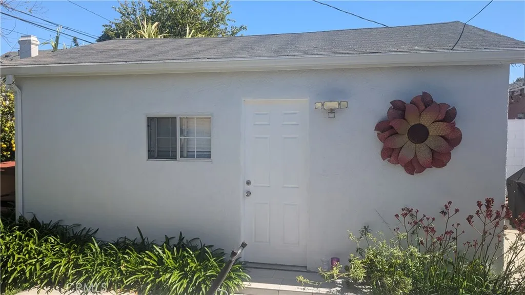 6547 W 83rd Street, Los Angeles, California 90045, ,1 BathroomBathrooms,Residential Lease,For Rent,83rd,TR25189426