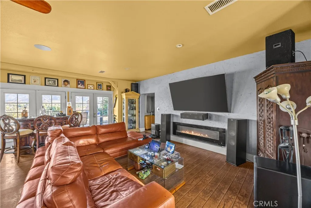 19059 Diplomat Avenue, Corona, California 92881 home-pic-30