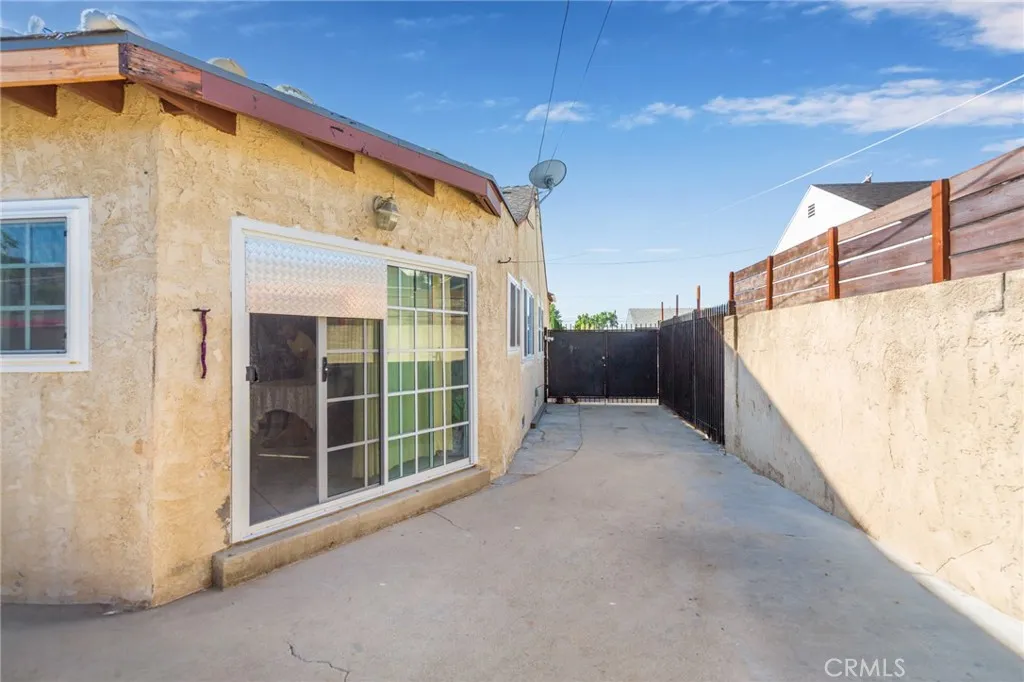 10425 Rainier Street, Sun Valley, California 91352 home-pic-17