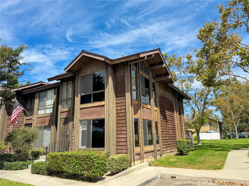 958 South Crossbow Lane 8, Anaheim, California 92804, 2 Bedrooms Bedrooms, ,2 BathroomsBathrooms,Residential,For Sale,South Crossbow Lane,PW25189459