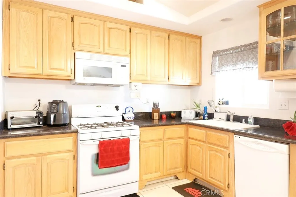 17831 Pitache Street, Hesperia, California 92345 home-pic-11