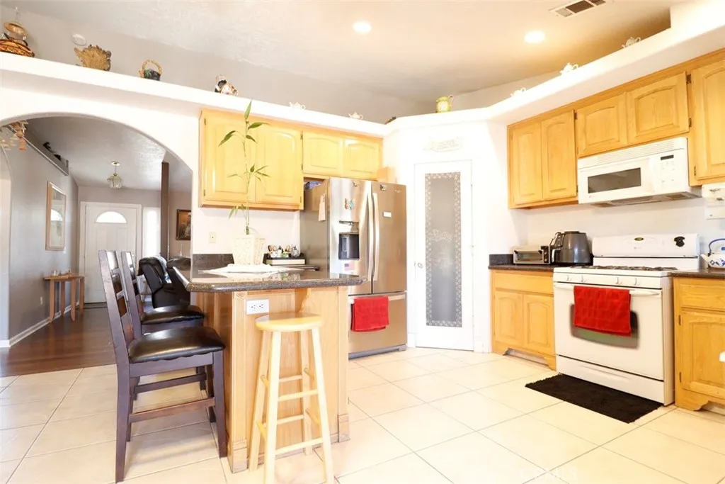 17831 Pitache Street, Hesperia, California 92345 home-pic-14