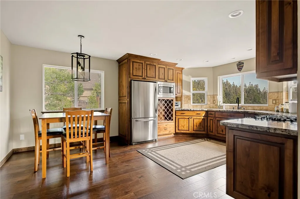 386 Rainier Road, Lake Arrowhead, California 92352 home-pic-18