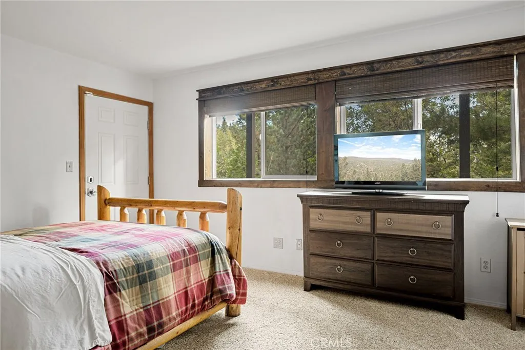 386 Rainier Road, Lake Arrowhead, California 92352 home-pic-38