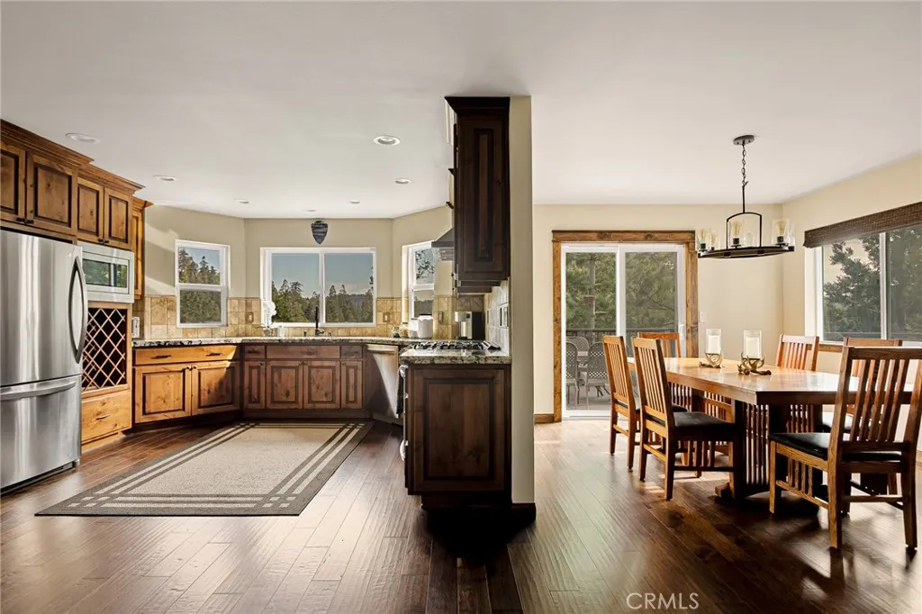 386 Rainier Road, Lake Arrowhead, California 92352 home-pic-2
