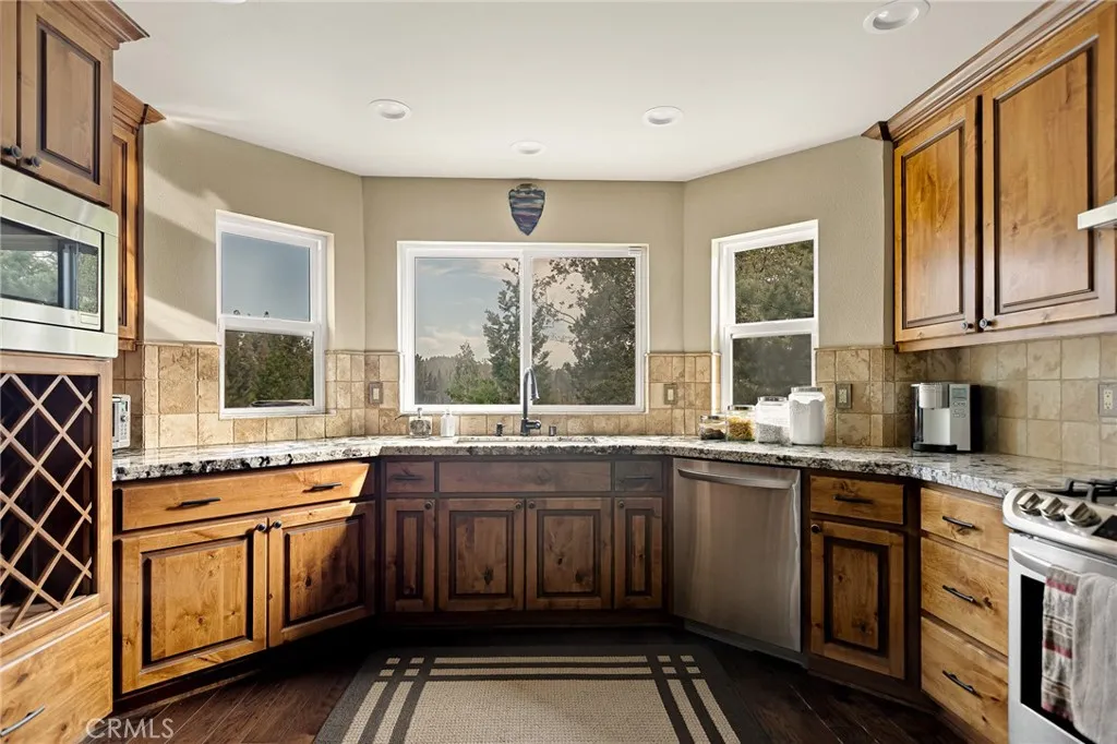 386 Rainier Road, Lake Arrowhead, California 92352 home-pic-3