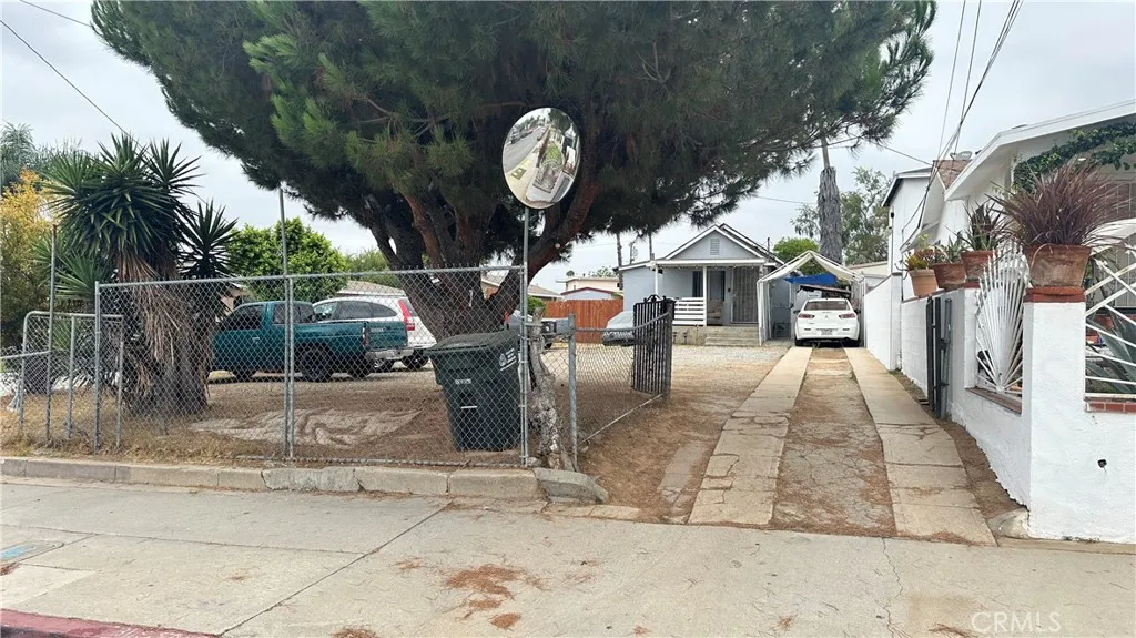 601 S Ford Boulevard, East Los Angeles, California 90022, 2 Bedrooms Bedrooms, ,1 BathroomBathrooms,Residential,For Sale,Ford,TR25189649
