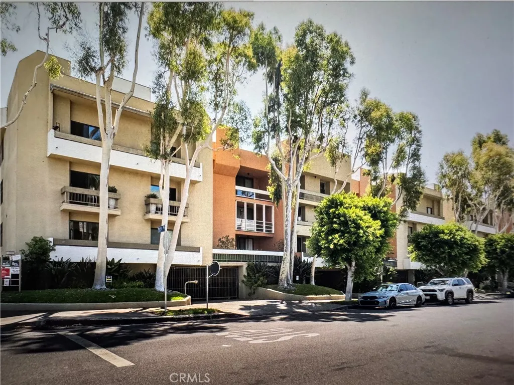 750 N Kings Road 105, West Hollywood, California 90069, 1 Bedroom Bedrooms, ,1 BathroomBathrooms,Residential,For Sale,Kings,SR25187161
