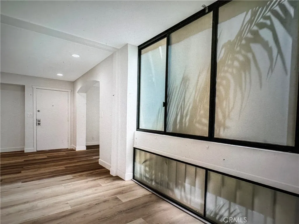 750 N Kings Road 105, West Hollywood, California 90069 home-pic-13