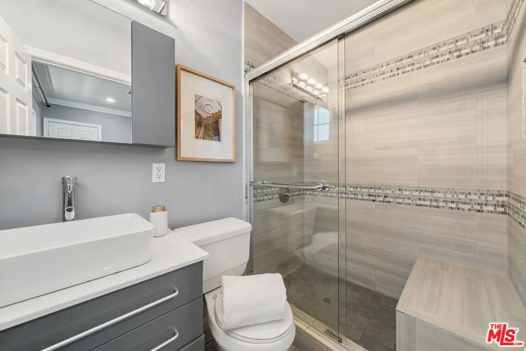 3745 Veteran Avenue, Los Angeles, California 90034 home-pic-11