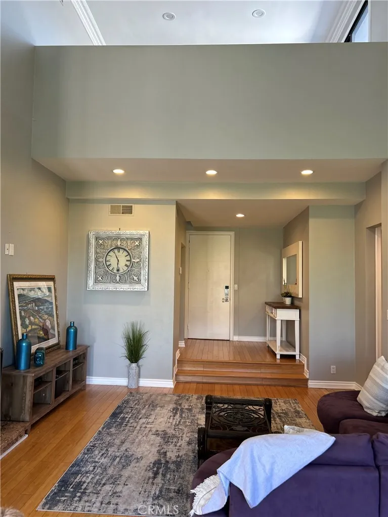 5330 Yarmouth Avenue 314, Encino, California 91316, 2 Bedrooms Bedrooms, ,3 BathroomsBathrooms,Residential Lease,For Rent,Yarmouth,OC25188090