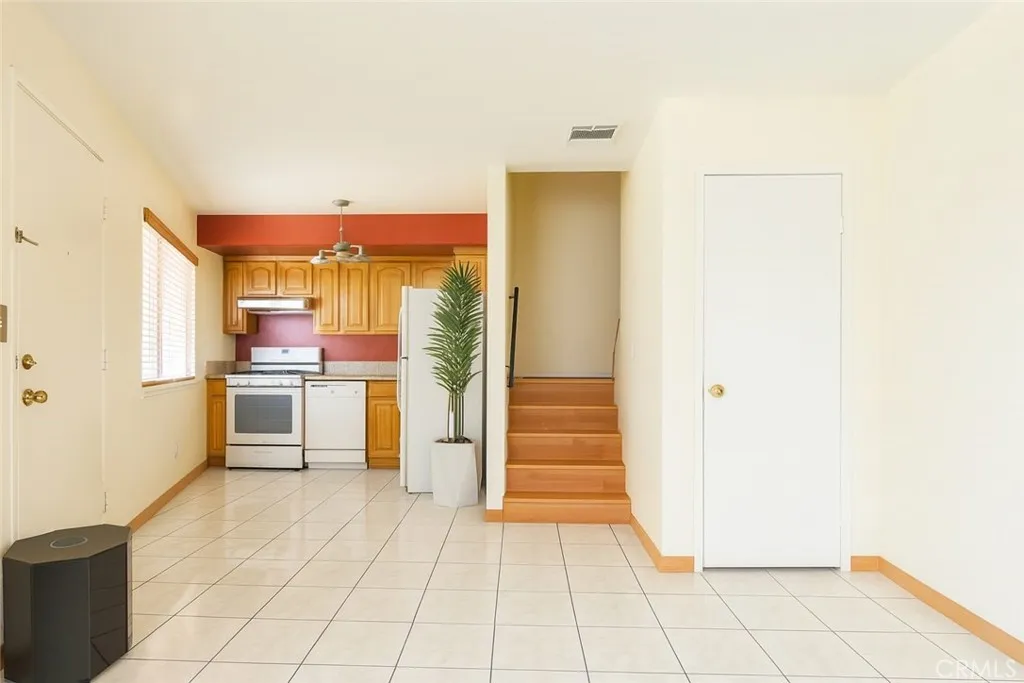 210 N Atlantic Boulevard A, Alhambra, California 91801, 1 Bedroom Bedrooms, ,1 BathroomBathrooms,Residential,For Sale,Atlantic,OC25189632