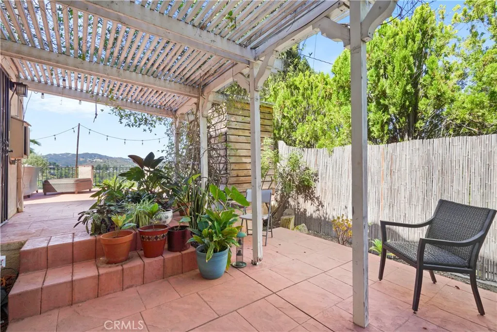 22628 Quinta Road, Woodland Hills, California 91364 home-pic-22