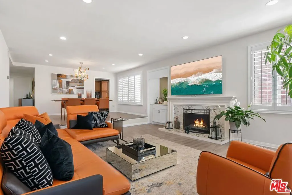 17130 Burbank Boulevard 201, Encino, California 91316, 2 Bedrooms Bedrooms, ,2 BathroomsBathrooms,Residential Lease,For Rent,Burbank,25581671