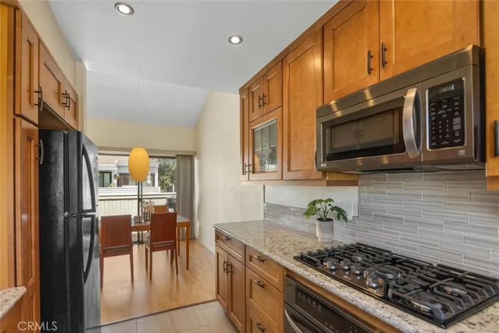 27070 Hidaway Avenue 5, Canyon Country, California 91351