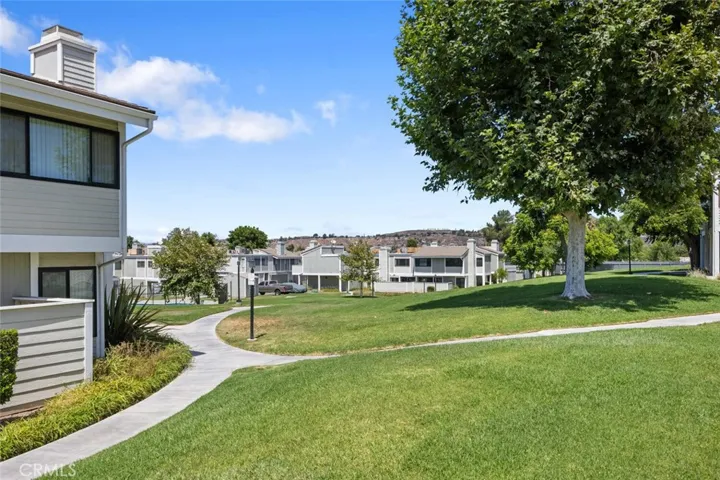 27070 Hidaway Avenue 5, Canyon Country, California 91351