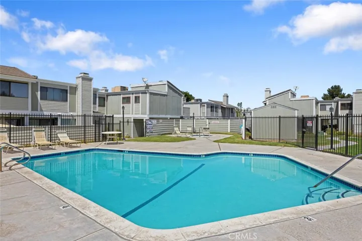 27070 Hidaway Avenue 5, Canyon Country, California 91351