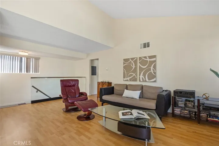 27070 Hidaway Avenue 5, Canyon Country, California 91351