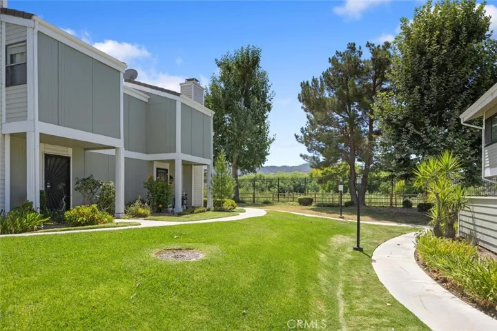 27070 Hidaway Avenue 5, Canyon Country, California 91351