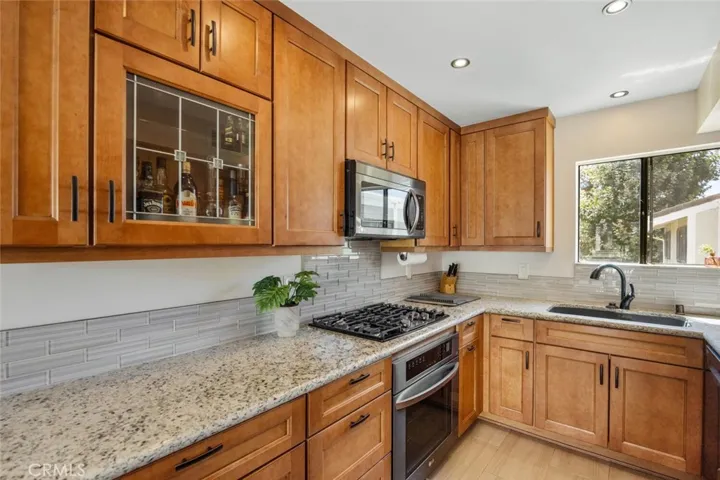 27070 Hidaway Avenue 5, Canyon Country, California 91351